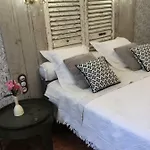 Chez Les Brocs Couette-café