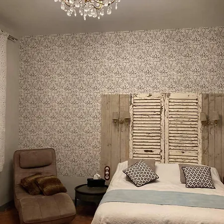 Chez Les Brocs Couette-café