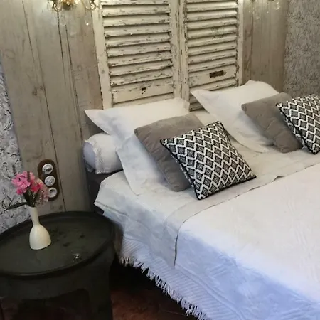 Chez Les Brocs Couette-café